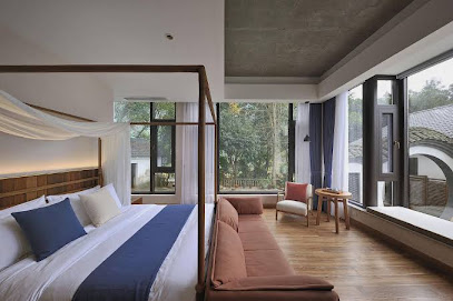 Golden Phoenix Wutongyuan Guesthouse