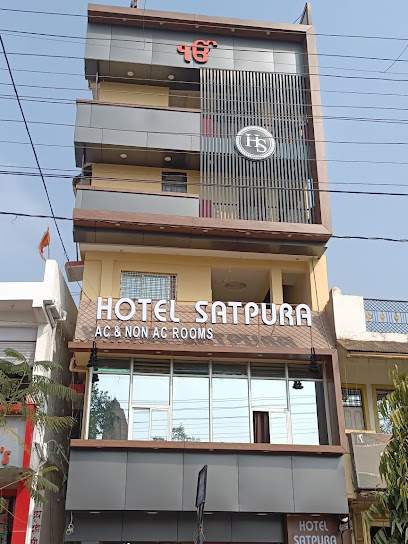 Hotel Satpura(Near Tamia and pachmarhi)