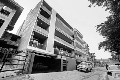 OYO Townhouse 185 Sector 27