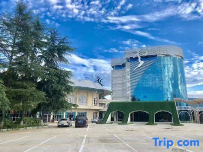 Water Mirror Lakeside Art Eco-Hotel