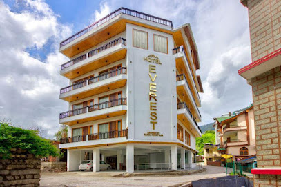 Hotel Manali Courtyard