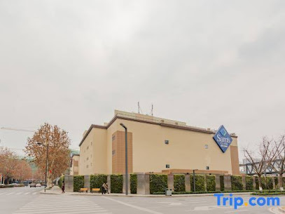 Lindao Holiday Inn