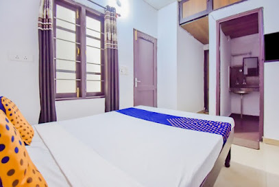 SPOT ON 77791 Hotel Royal