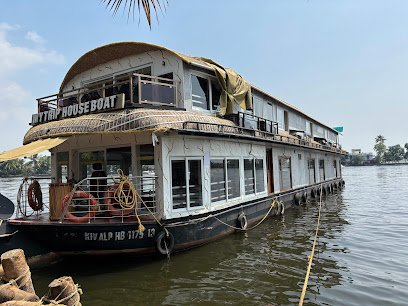 OYO 13589 HouseBoat My Trip Deluxe 4 BHK Private
