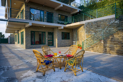 Alaya Stays by ELIVAAS Pine View Cottage - Villa in Kasauli | 3 BHK Cottage with Scenic Garden