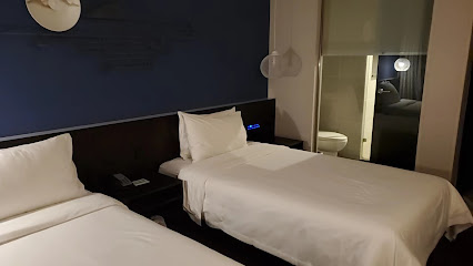 Orange Hotel Select