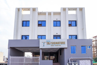 OYO 10876 Hotel Taj signature