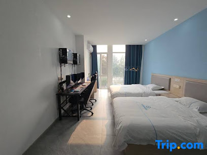 Huai'an Ai Stays at Fashion Hotel
