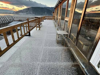 Shangri–La Grassland Crane Valley Inn