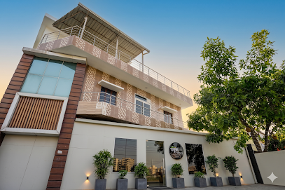 Gharonda Manor {A Home Beyond Home} - Best Luxury Budget Stay Near ISBT