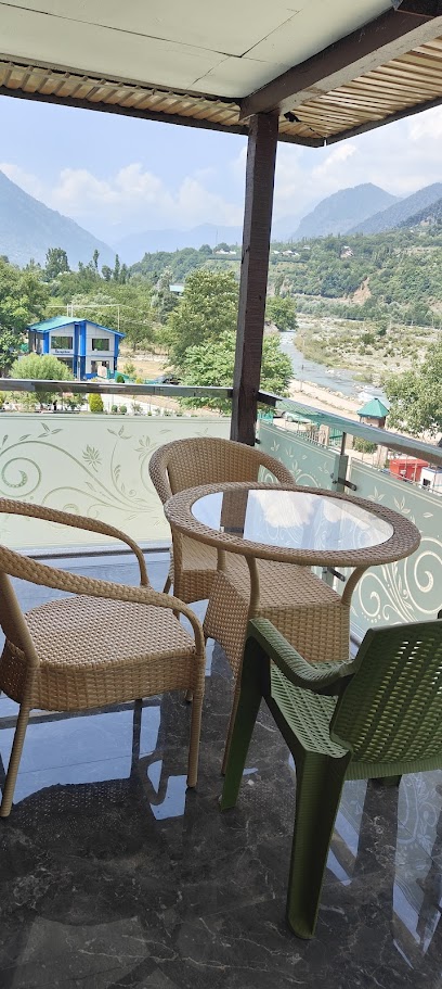 Giggle Resorts