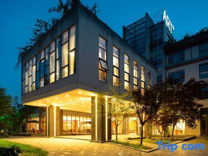 Yijia Hot Spring Resort Hotel