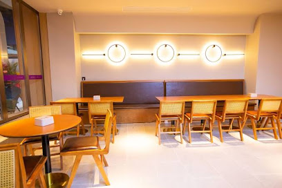 NAIVE L Executive Apartments Coast City