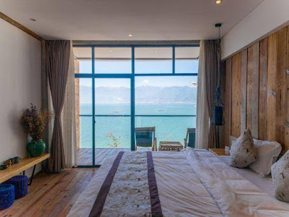 Hecha Kanyun Lake View Inn