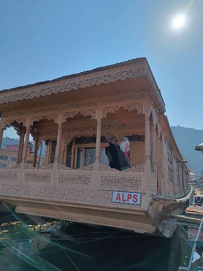 Alps Houseboat
