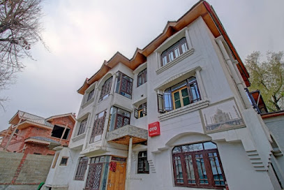 OYO Flagship 73243 Gilkar Mansion