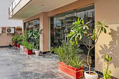 Capital O Hotel Silver Royal Near Omaxe Celebration Mall