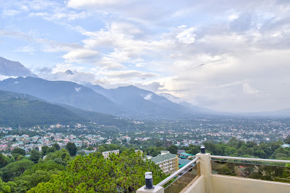 Super Townhouse Oak Dharamshala Near Maximus Mall