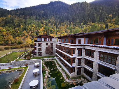 八宿松赞来古山居