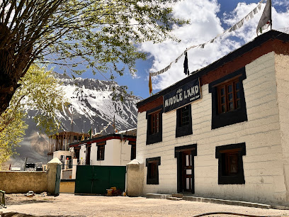 MIDDLE LAND HOME STAY