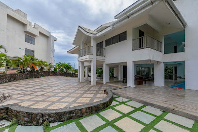 StayVista at Casa Vista Mare - Uttan | Holiday Home with Swimming Pool