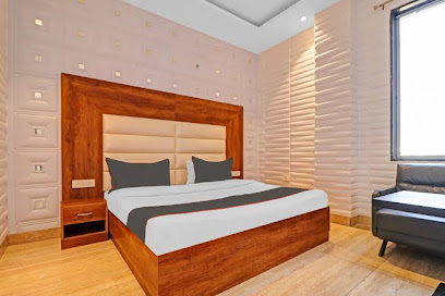 Collection O Hotel Moon