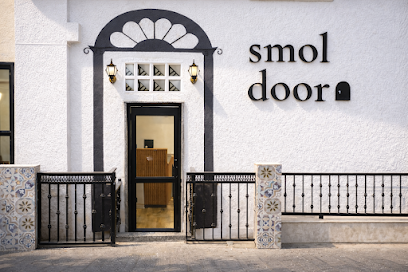 Smol Door