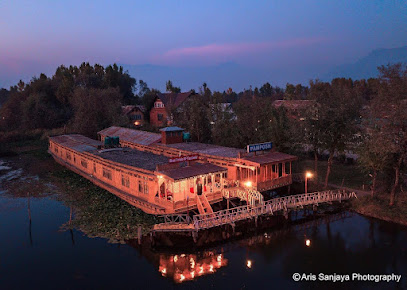 New Pride Of Kashmir Group Of Houseboats