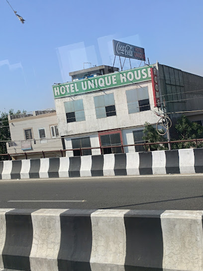 OYO 22678 Hotel Unique House