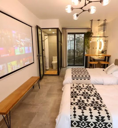 Banlan House Hotel