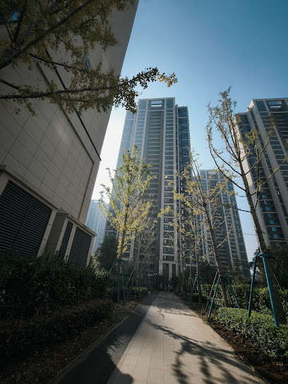 武汉光谷科技会展中心高科园亚朵酒店