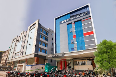 Super OYO Townhouse 325 South Tukoganj