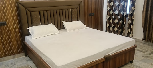 Hotel Highway crown
