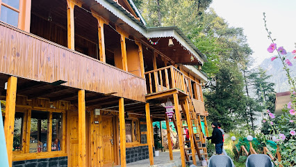 Rustic wood house - A village home stay in Jibhi Valley