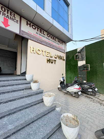 Hotel Oval Hut