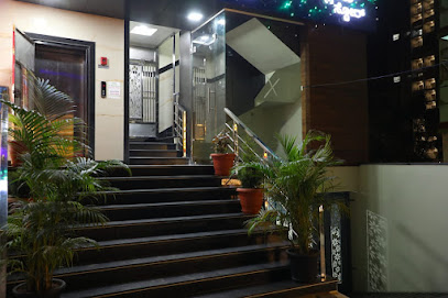 Hotel 8th Mile Suites
