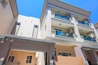 煙燻貓民宿 Smokey cat / 台東貓咪主題民宿 / tesla充電/非寵物友善住宿