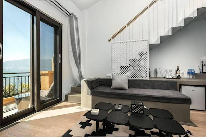 Yunni Seaview Inn