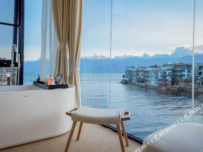 Don't Think About The Elephant Hostel