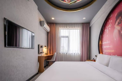 Qingdao Brilliant Holiday Hotel