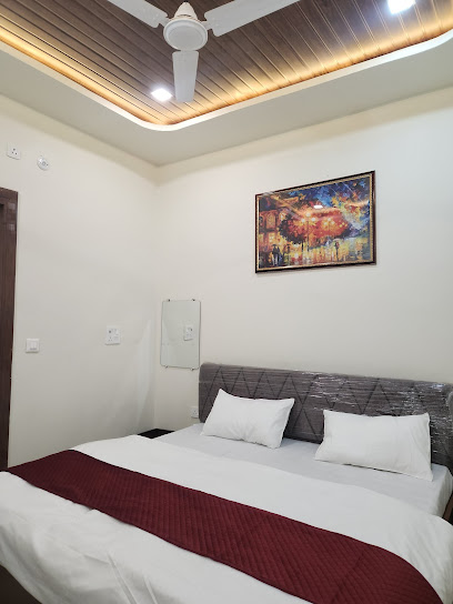 Hotel Aashray