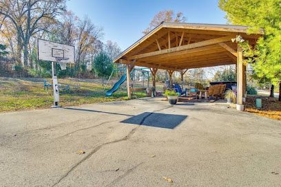 Hot Tub + Family Reunion: Spacious Retreat!