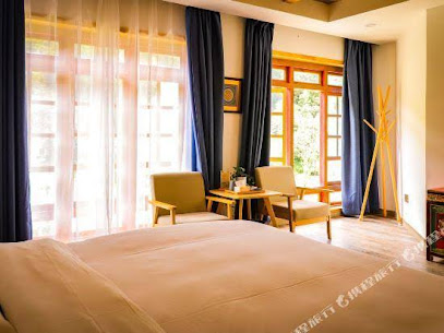 鲁朗祇树莲花民宿