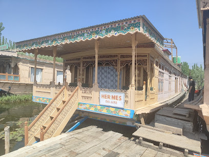 Hermes Houseboat