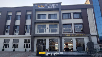 POP Hotel Table And Talk