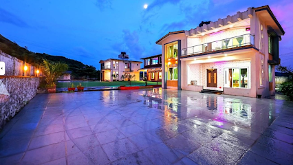 Zenzi Stays The 12 rooms villa