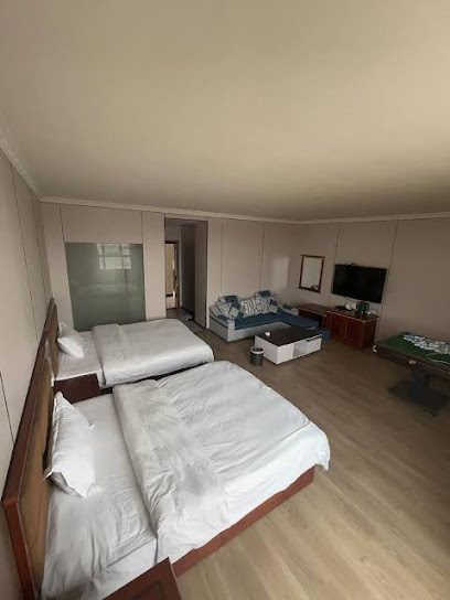 Zhongxiang Maple Leaf Hotel