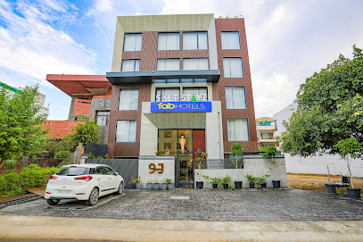 FabHotel Prime Luxe Stayz Moulsari Avenue - Hotel in DLF Phase 3, Gurgaon