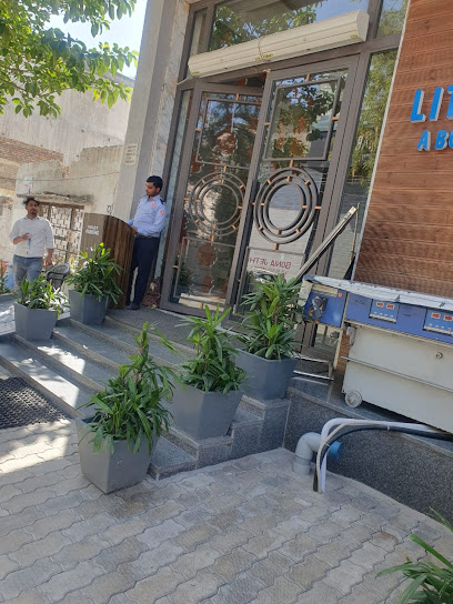 Little Acre Hotel