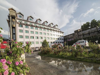 Hotel Pamposh